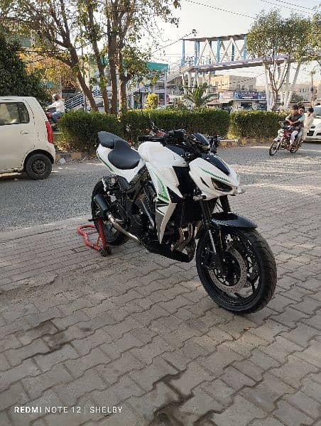 Kawasaki Z1000 10