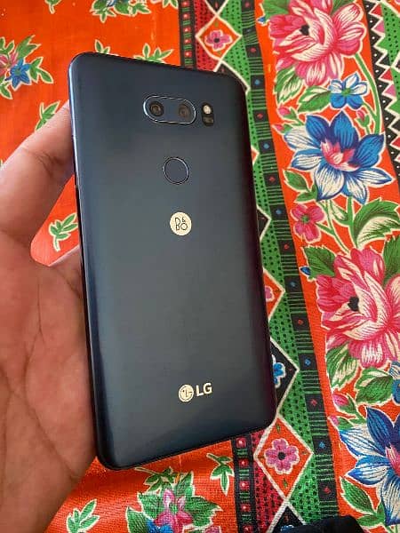 lg v30 thinq 10/10 with good battery timing gaming snapdragon 835 1