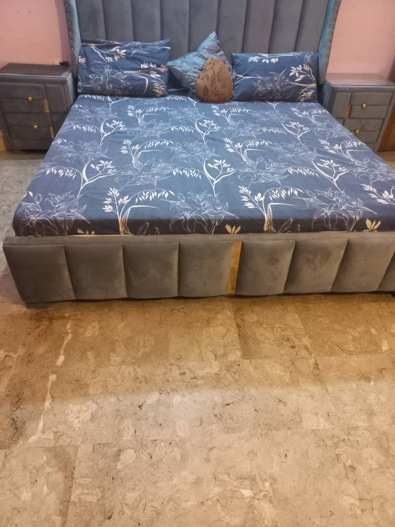 a  few months used poshish bed 0
