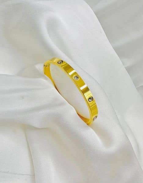 Gold-plated Clover Shaped Bracelet 0