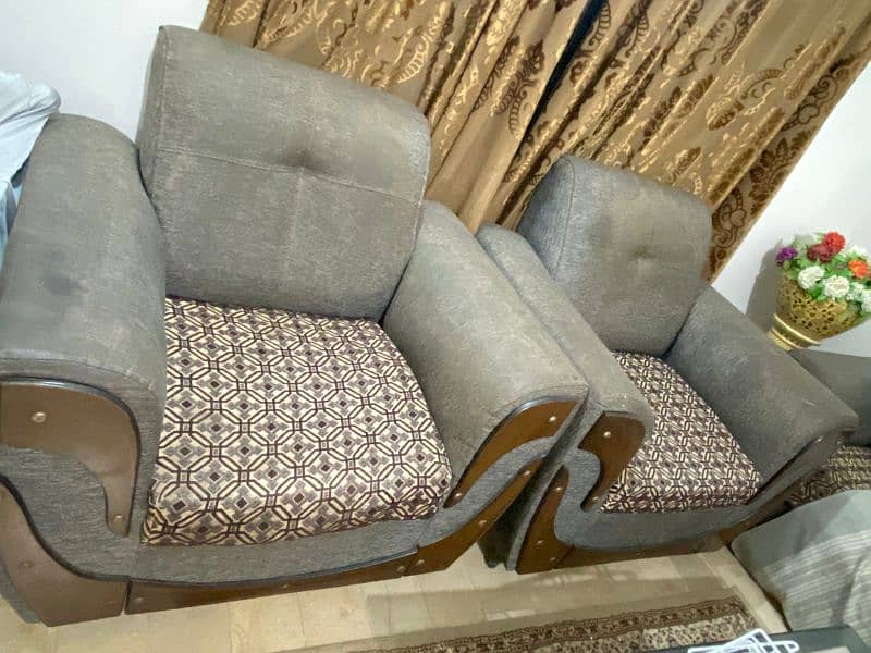 5 seter sofa set buy and use 2