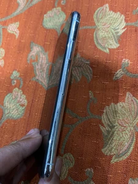 Iphone xs 64 GB white FU Dual PTA Approved 2