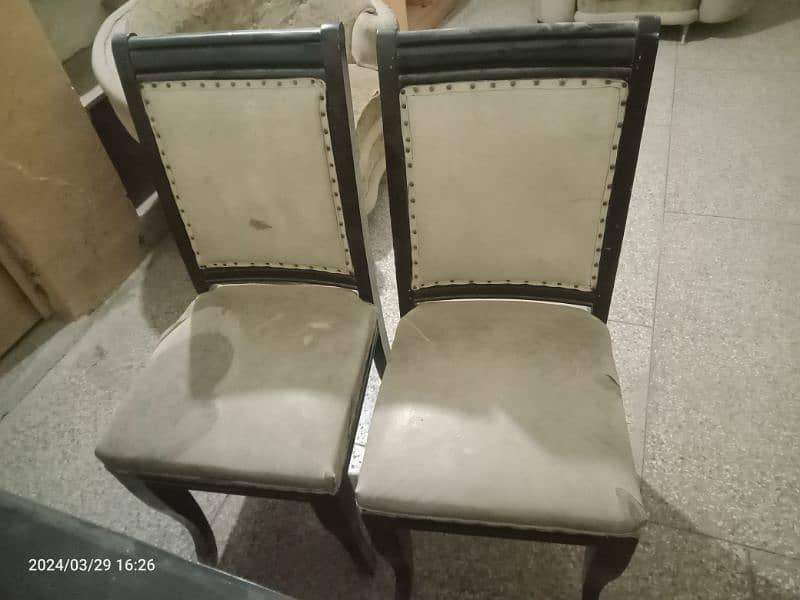 computer table & 2 cheaires for sale 2