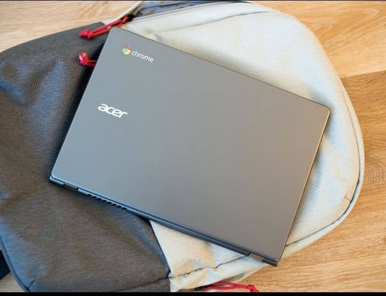 Laptop Acer  c740 4gb ram 128gb ssd 3