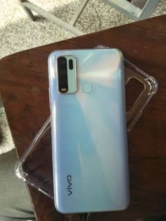 vivo y30     4/128    with box and charger