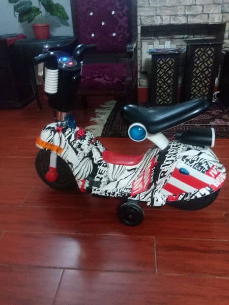 motor vespa bike for kids in excellent condition 5