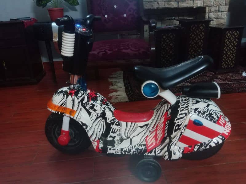 motor vespa bike for kids in excellent condition 7