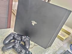 PS4 PRO 1 TB WITH 2 CONTROLLERS (fifa 19)