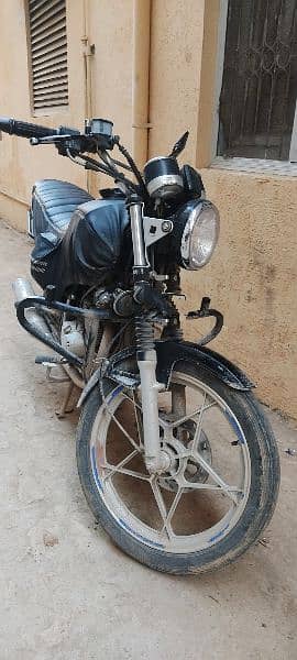 urgently selling my bike GS 150 SE 2