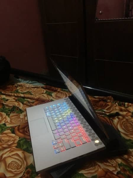 Dell Alienware m17 Laptop - Gaming Laptop Rtx 2080/9th gen 9