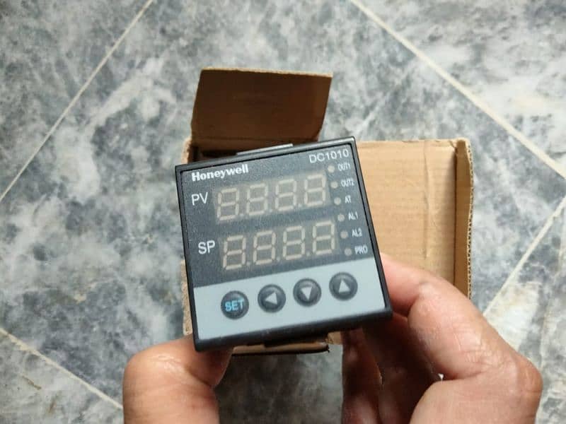Temperature controller/Duct temp & Humidity Sensor and DP transmitter 17