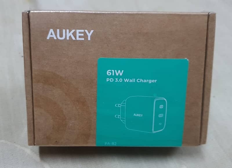 Aukey 61W PD charger 1
