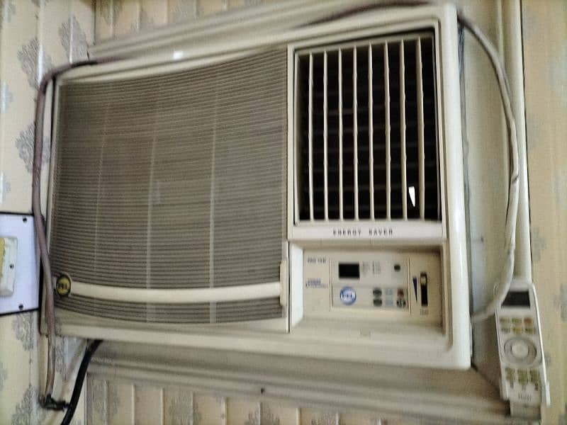 Pel window AC in very good condition 0