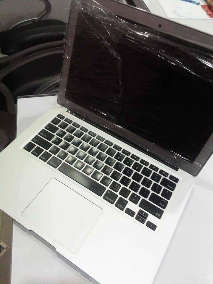 Apple MacBook air 2015 core i5 8gb RAM / 128 gb SSD 1hour + battery 2