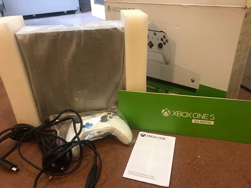 xBox 1s 1TB full Digital with genuine contollers 0