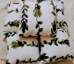 Brand New set of _5_ leafy design Coshions