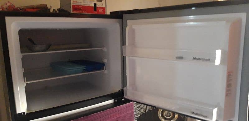 Dawlance fridge just like new few months used full size 2