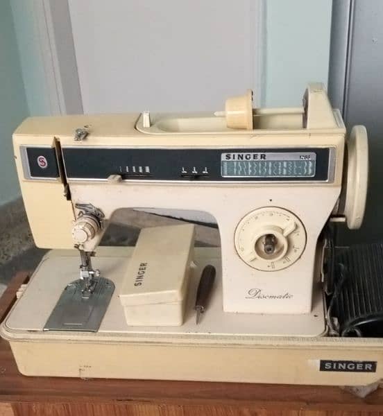 singer discmatic sewing machine 1