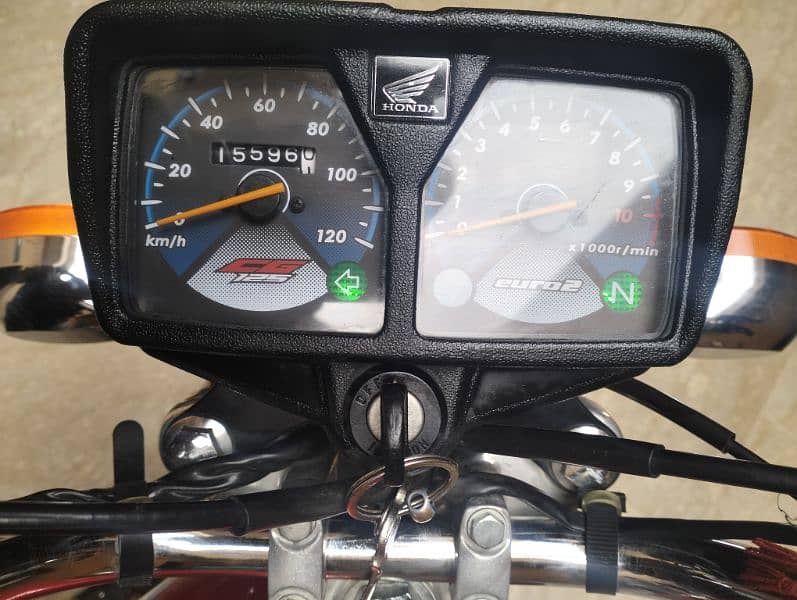 M selling Honda 125 red color urgent sell. 1