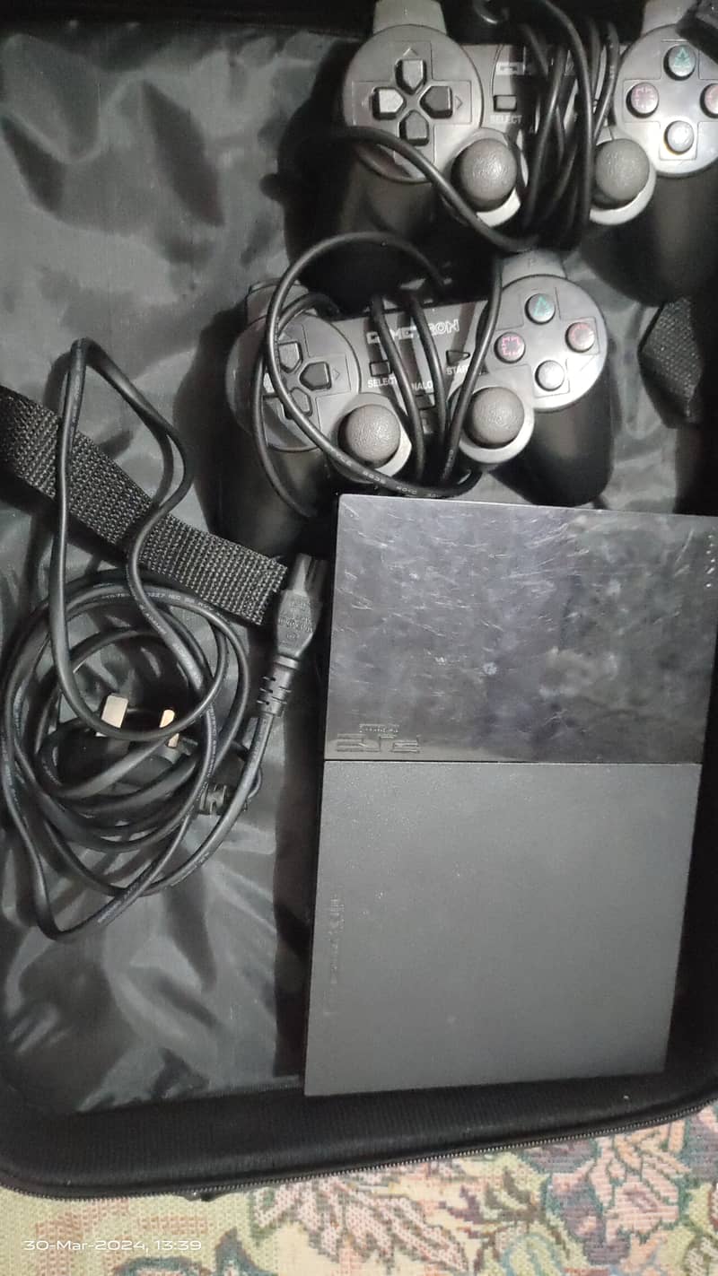 ps2 with control and mouse and cable and 1 cd 0