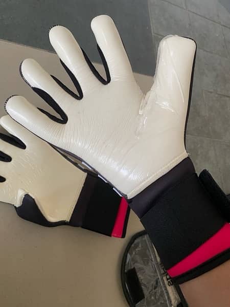 GoalKeeper Gloves 2
