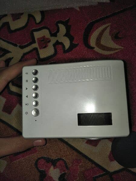 LED PROJECTER BRAND NEW 3