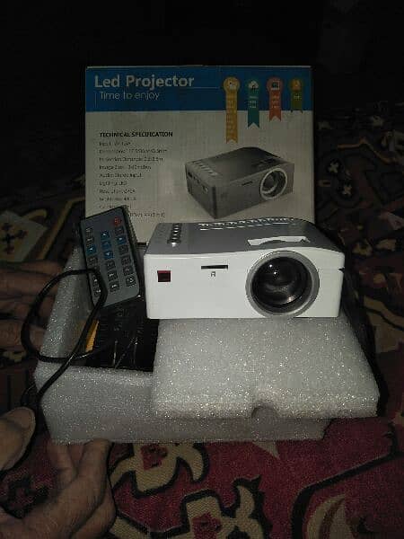 LED PROJECTER BRAND NEW 4