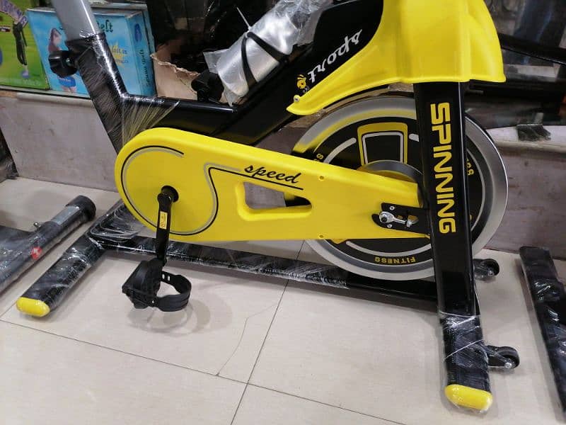 Spinning Bike Brand new for 120kg latest model with 8kg spinning wheel 1