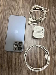 Apple Original accessories charger,cable,handfree and cover read ad