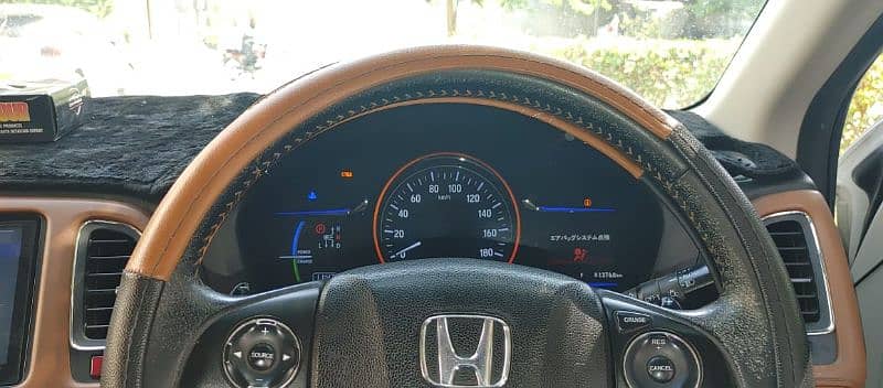 Honda Vezel Z package For Sale 9