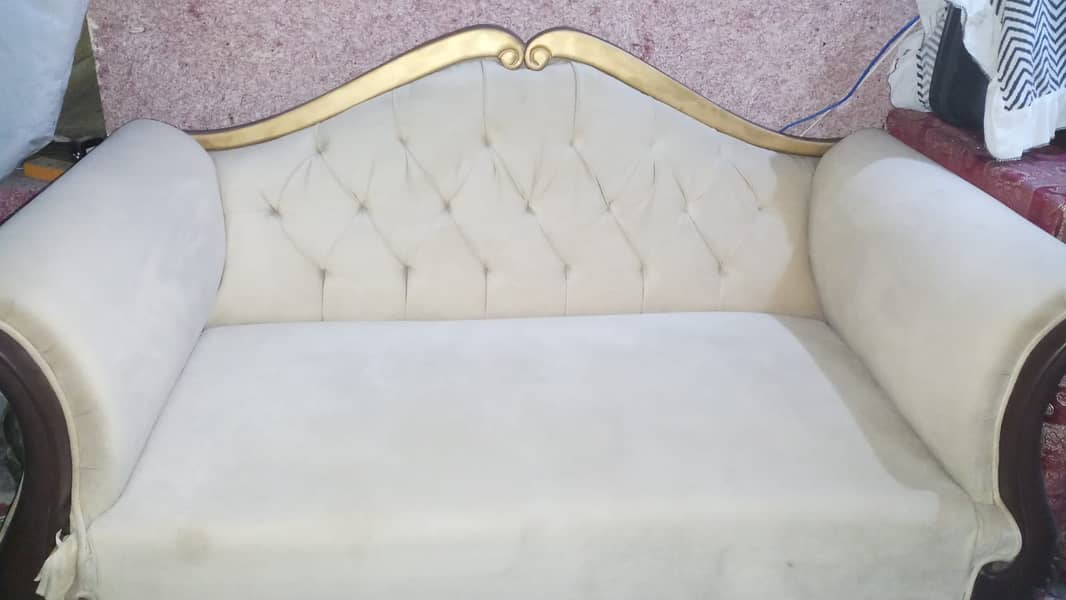 Luxurious velvet sofa 2