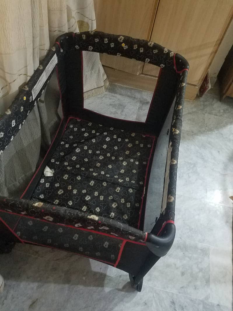 Baby bassinet or play gym imported in good condition 15