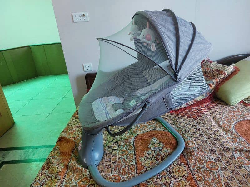 Electric baby swing/bouncer (Mastela 3 in 1)  in excellent condition 1