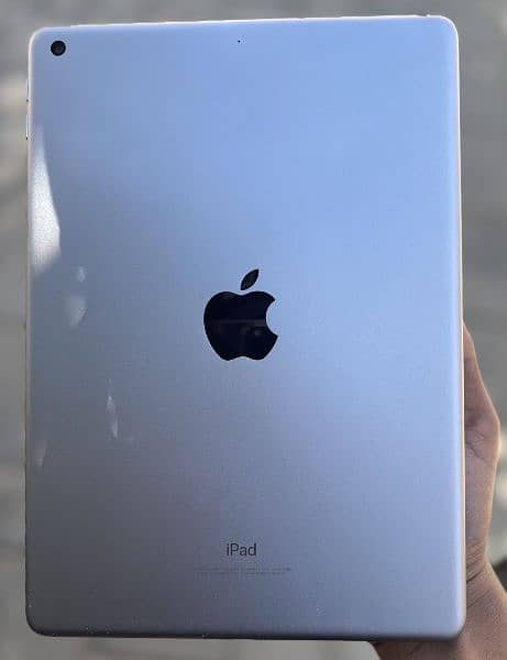 IPad (6th Generation) Wi-Fi 0