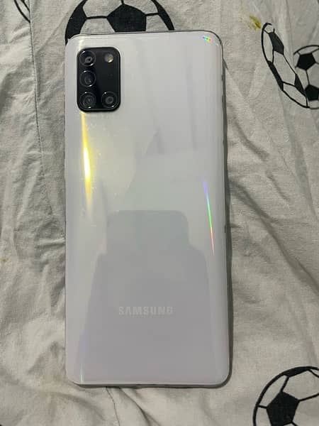 Samsung A31 with box and charger 0