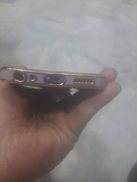 vivo y91  Ram 6/128 Best condition.  disply chng 15
