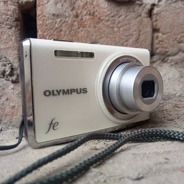 OLYMPUS FE-4030 DIGITAL CAMERA 4