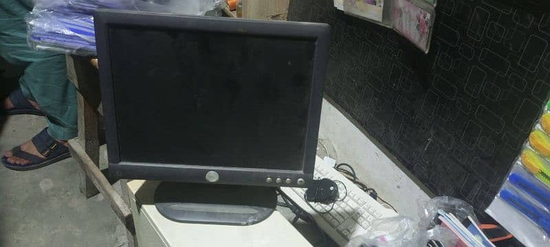 Pc with lcd and accessories 3