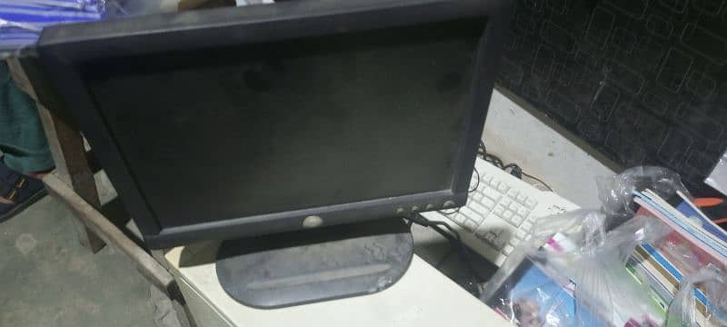Pc with lcd and accessories 4