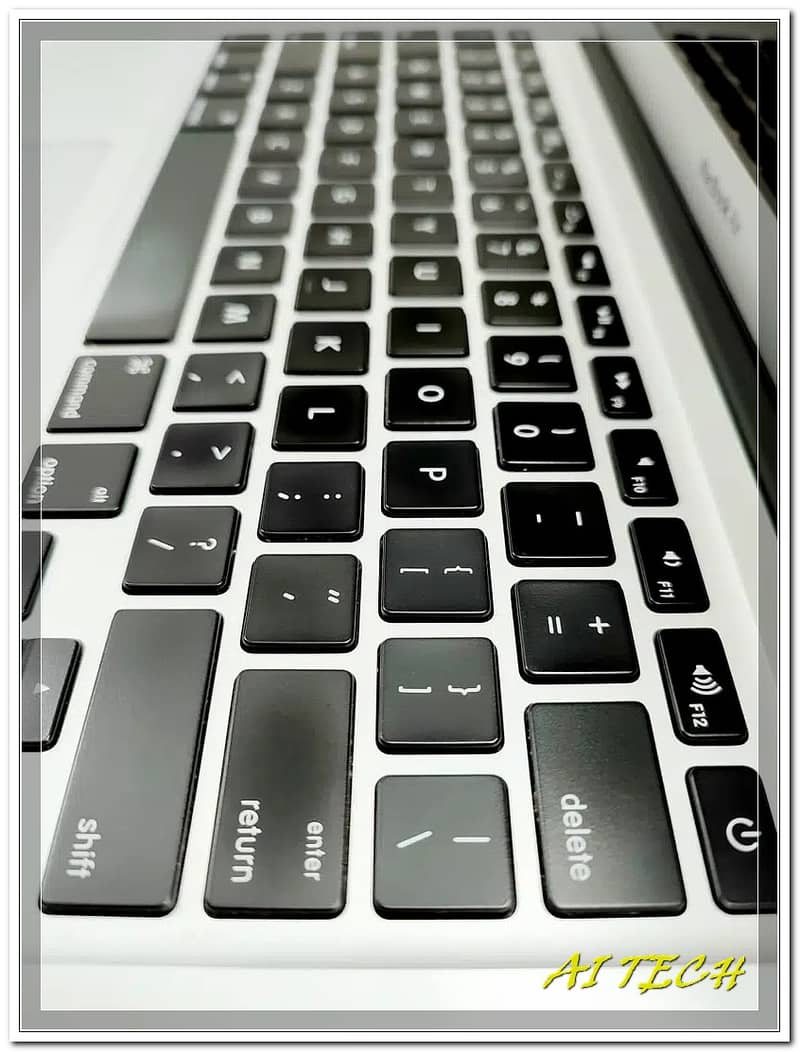 MacBook Air 2017 Intel Ci5 08GB RAM 256GB SSD 13' IPS Display Laptop 3