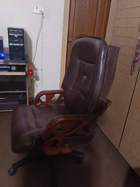 OFFICE CHAIR AND GAMING CHAIR 1