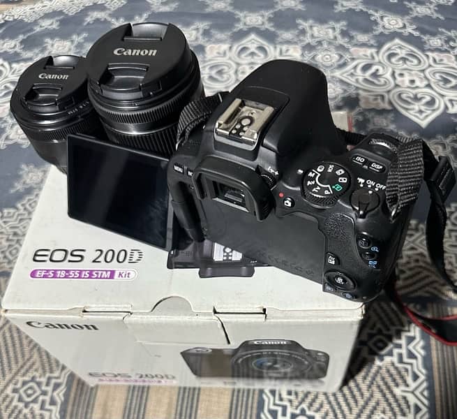 Canon EOS 200D with extra 50mm 1.8 Lens 1