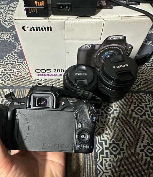 Canon EOS 200D with extra 50mm 1.8 Lens 12
