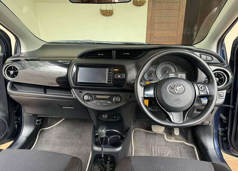 Toyota vitz Hybrid F 1.5 2018 8
