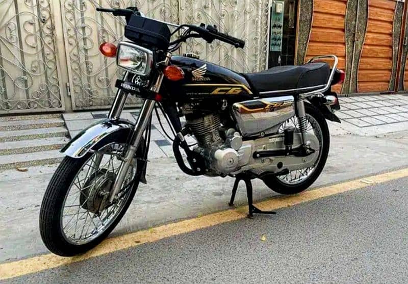 Honda CG 125s special edition in new condition. 0