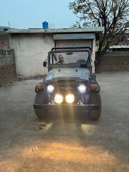 Toyota Land Cruiser FJ40 Automatic 0