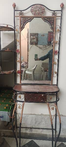 dressing table like new 1