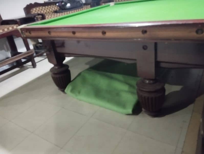 Full size snooker table & benches 1