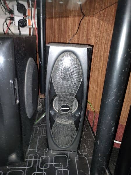 rainbow subwoofer with speaker remote 1