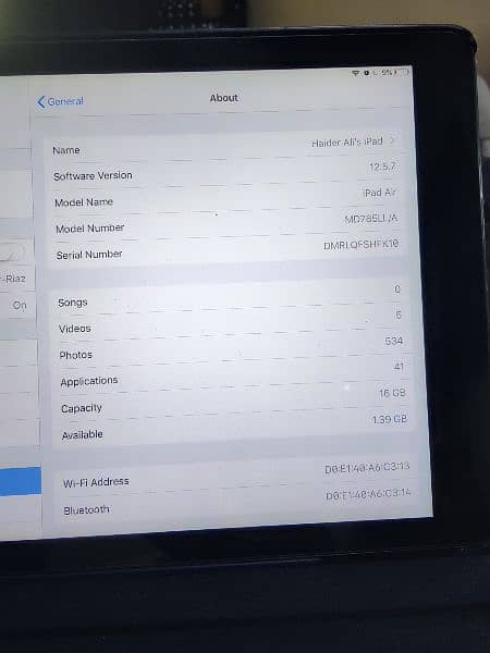 Apple tablet Ipaid Air outclass condition 6 hr battery 1